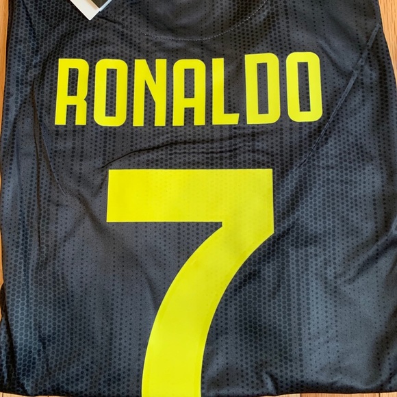 Cristiano Ronaldo Juventus 3rd jersey - Picture 2 of 7